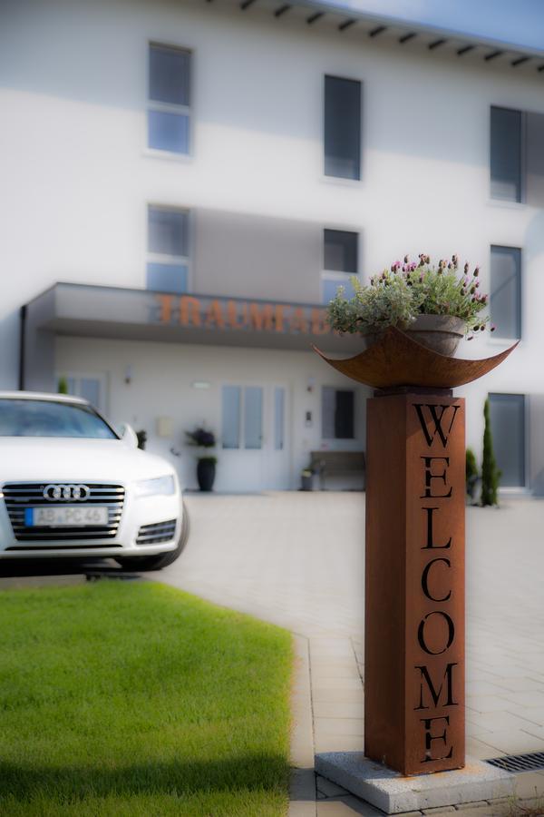 Hotel Traumfabrik Buettelborn Екстер'єр фото