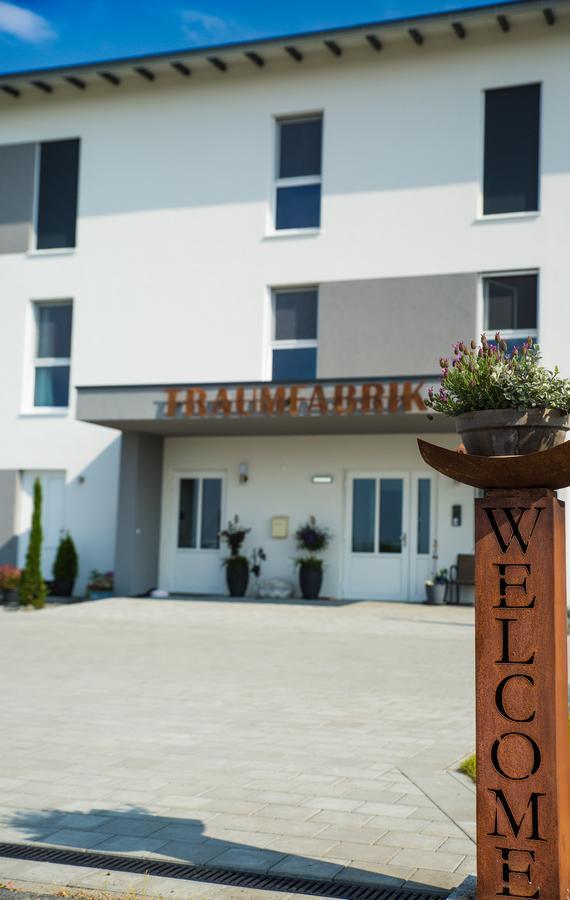Hotel Traumfabrik Buettelborn Екстер'єр фото